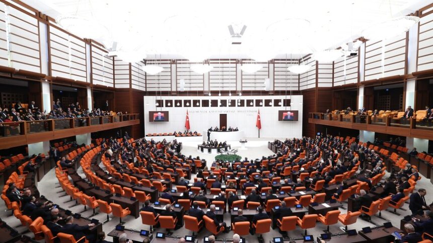 البرلمان التركي يدين عدوان الاحتلال على "أسطول الصمود" ويطالب بالمساءلة